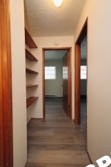 Fabulous & Freshly Updated 2 Bedroom + bonus room with Parking  – Blocks to OHSU!