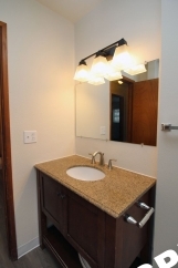Fabulous & Freshly Updated 2 Bedroom + bonus room with Parking  – Blocks to OHSU!