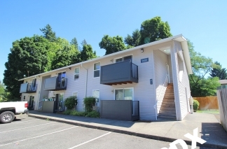 Welcome Home to McKenzie Court Apts – Spacious, Vaulted Upper Floor 2 Bedroom