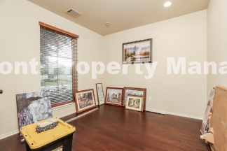 Spacious 4-Bedroom Retreat with 4 Bed /  3.5 Baths on Yearling Street, San Antonio!