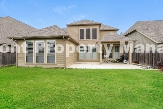 Spacious 4-Bedroom Retreat with 4 Bed /  3.5 Baths on Yearling Street, San Antonio!
