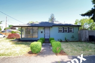 Adorable & Updated SE Portland 2 Mid-Century Ranch Home