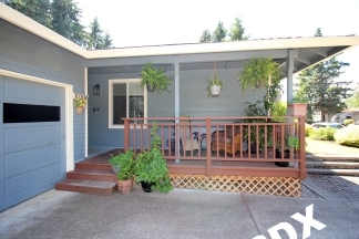 Fantastic 1-Level Tualatin 3 Bed/2 Bath Home with Separate Detached Office!