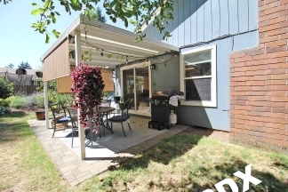 Fantastic 1-Level Tualatin 3 Bed/2 Bath Home with Separate Detached Office!