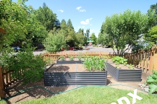 Fantastic 1-Level Tualatin 3 Bed/2 Bath Home with Separate Detached Office!