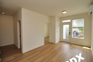 *RENT SPECIAL* Sleek, Contemporary & Modern Living in the Heart of Sellwood!