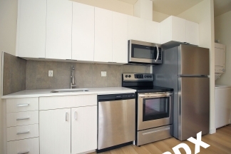 *RENT SPECIAL* Sleek, Contemporary & Modern Living in the Heart of Sellwood!