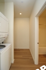 *RENT SPECIAL* Sleek, Contemporary & Modern Living in the Heart of Sellwood!