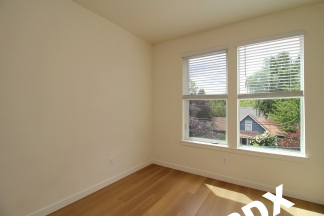 *RENT SPECIAL* Sleek, Contemporary & Modern Living in the Heart of Sellwood!