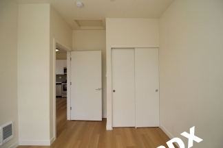 *RENT SPECIAL* Sleek, Contemporary & Modern Living in the Heart of Sellwood!