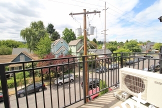 *RENT SPECIAL* Sleek, Contemporary & Modern Living in the Heart of Sellwood!