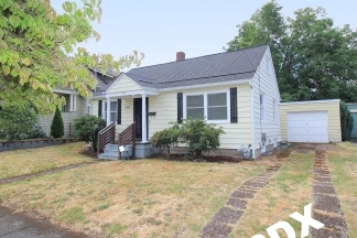 Great Overlook 2 Bedroom Bungalow - Steps to Max!!!!