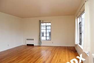 Vintage Gem in the heart of Goose Hollow! light-filled 1-Bedroom Ground Floor Apt .  Steps to NW 23rd shopping!