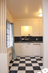Vintage Gem in the heart of Goose Hollow! light-filled 1-Bedroom Ground Floor Apt .  Steps to NW 23rd shopping!