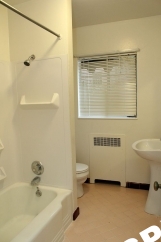 Vintage Gem in the heart of Goose Hollow! light-filled 1-Bedroom Ground Floor Apt .  Steps to NW 23rd shopping!