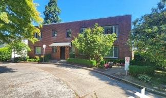 Vintage Gem in the heart of Goose Hollow! light-filled 1-Bedroom Ground Floor Apt .  Steps to NW 23rd shopping!