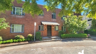 Vintage Gem in the heart of Goose Hollow! light-filled 1-Bedroom Ground Floor Apt .  Steps to NW 23rd shopping!