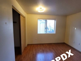 Conveniently Located 2 Bedroom Townhouse in SE Powellhurst/Gilbert