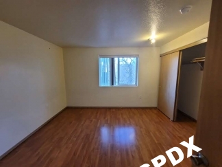 Conveniently Located 2 Bedroom Townhouse in SE Powellhurst/Gilbert