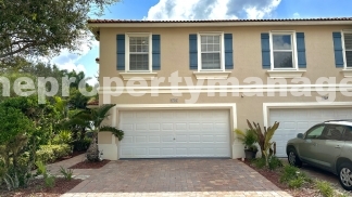 Charming 3-Bed with 2.5 Baths in Greenacres!