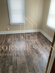 One bedroom house, newer flooring $650 per mo/dep