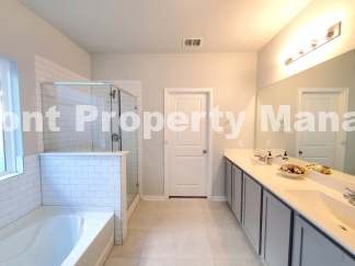 Spacious 4 Bed, 3.5 Bath Home in San Antonio, TX - Must See!