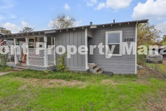 2 bedroom, 1 bath duplex in University Park!