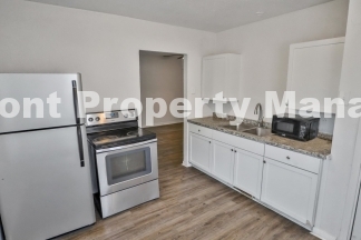 2 bedroom, 1 bath duplex in University Park!