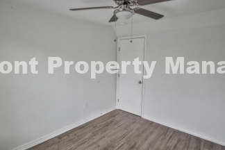 2 bedroom, 1 bath duplex in University Park!