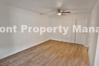 2 bedroom, 1 bath duplex in University Park!