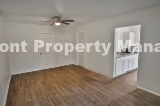 2 bedroom, 1 bath duplex in University Park!