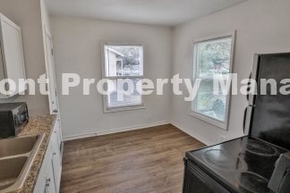 2 bedroom, 1 bath duplex in University Park!