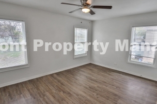 2 bedroom, 1 bath duplex in University Park!