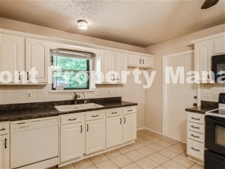 Spacious 3 bedroom, 2 bath in NE San Antonio!