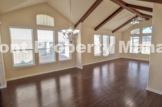 Beautiful 4 Bedroom, 2.5 Bath in the Escondido subdivision!
