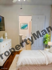 6518 N Mozart St, Unit 1 Chicago, IL, 60645