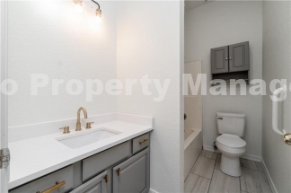 Gravette Gem: Remodeled 3-Bed, 2.5-Bath with Stunning Kitchen