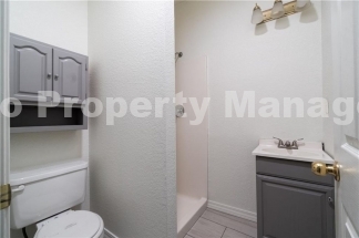 Gravette Gem: Remodeled 3-Bed, 2.5-Bath with Stunning Kitchen