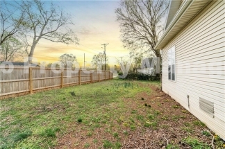 Gravette Gem: Remodeled 3-Bed, 2.5-Bath with Stunning Kitchen