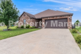 Comfortable Living in Pea Ridge: 3 Bed, 2 Bath Home
