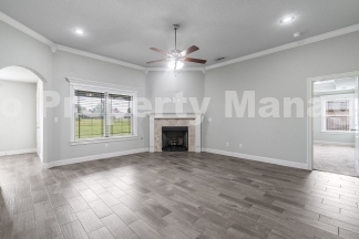 Comfortable Living in Pea Ridge: 3 Bed, 2 Bath Home