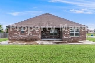 Comfortable Living in Pea Ridge: 3 Bed, 2 Bath Home