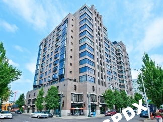 ~1000 sq ft Stunning Loft-Style Studio Unit at The Elizabeth