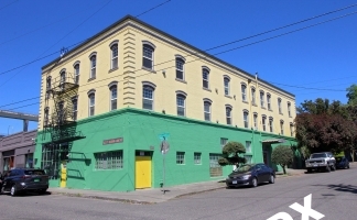 Move In Special** Recently Renovated Mississippi Top Floor 1bd+bonus in Historic Left Bank Lofts Building