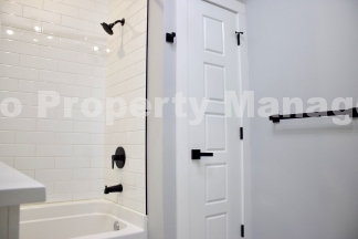 Modern 1-Bedroom Oasis in Bentonville with Abundant Light