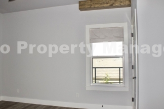 Modern 1-Bedroom Oasis in Bentonville with Abundant Light