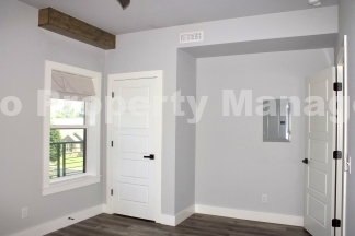 Modern 1-Bedroom Oasis in Bentonville with Abundant Light