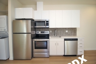 **RENT SPECIAL**Sleek, Contemporary & Modern Living in the Heart of Sellwood!