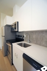 **RENT SPECIAL**Sleek, Contemporary & Modern Living in the Heart of Sellwood!