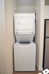 **RENT SPECIAL**Sleek, Contemporary & Modern Living in the Heart of Sellwood!